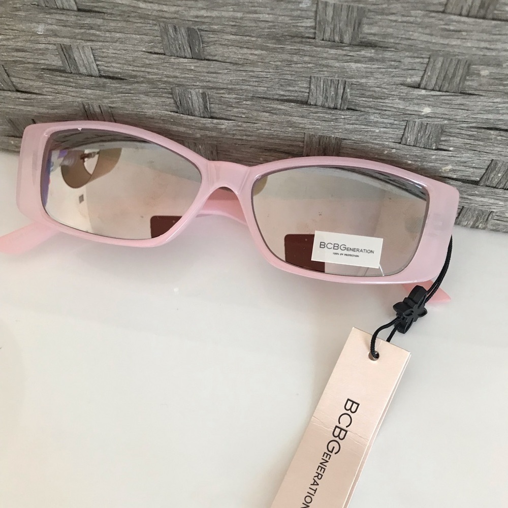 BCBGeneration Petite Peeper Sunglasses 🌸